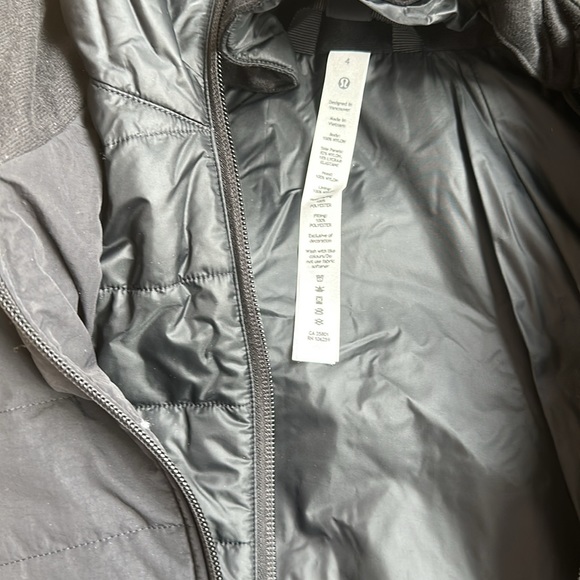 Another mile vest. Worn twice. Like new. - Picture 2 of 2